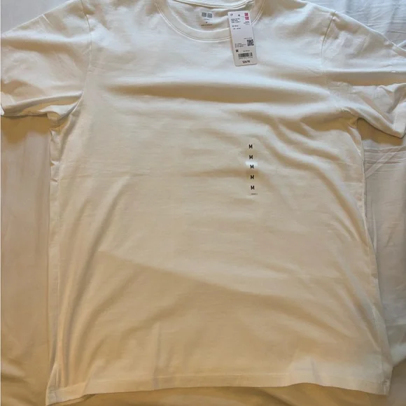 Bundle of 4 basic tees - Picture 2 of 9